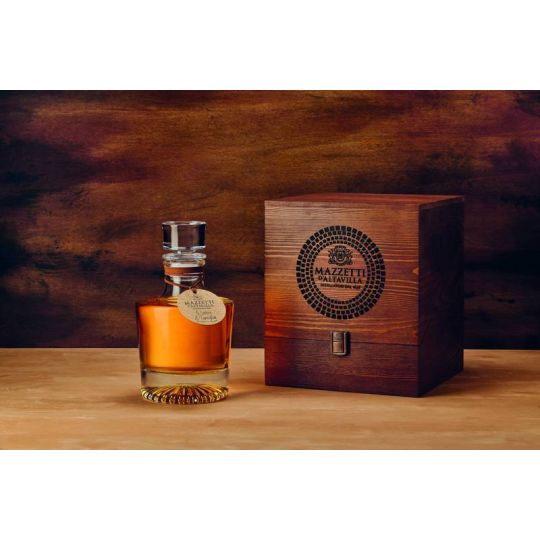 Mazzetti d'Altavilla - Grappa di Arneis Riserva 2 anni Confezione Cristallo Roero 0,70 lt. + Box Legno