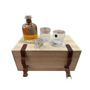 Mazzetti d'Altavilla - Riserve di Famiglia Da Vinci Prestige Grappa Riserva di Barbera 2011 con due Calici 0,70 lt. + Box Legno