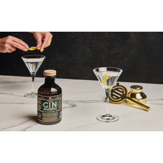 Mazzetti d'Altavilla - Kit Momento Martini Tasting Experience con Gin Black Edition + 2 Calici Martini + Shaker + Strainer