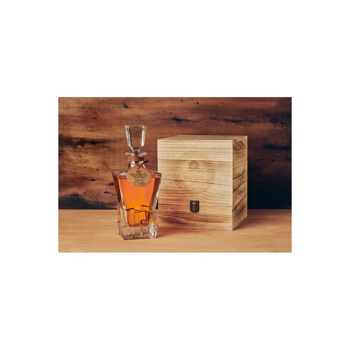 Mazzetti d'Altavilla - Grappa di Barbera Riserva 6 Anni Decanter Cristallo 0,70 lt. + Box Legno