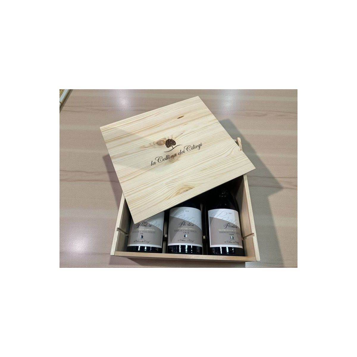 La Collina dei Ciliegi - Verticale 3 bt Valpolicella Superiore DOC Peratara 2019 / 2020 / 2021 0,75 lt. + Box Legno