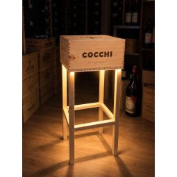 Tavolino Artigianale Illuminato a LED in Legno Realizzato con Cassetta da Vino Cocchi