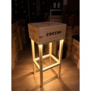 Tavolino Artigianale Illuminato a LED in Legno Realizzato con Cassetta da Vino Cocchi