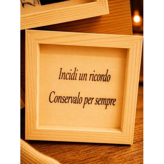 Quadretto Personalizzato in Legno 15x15 cm con Incisione Laser da Foto