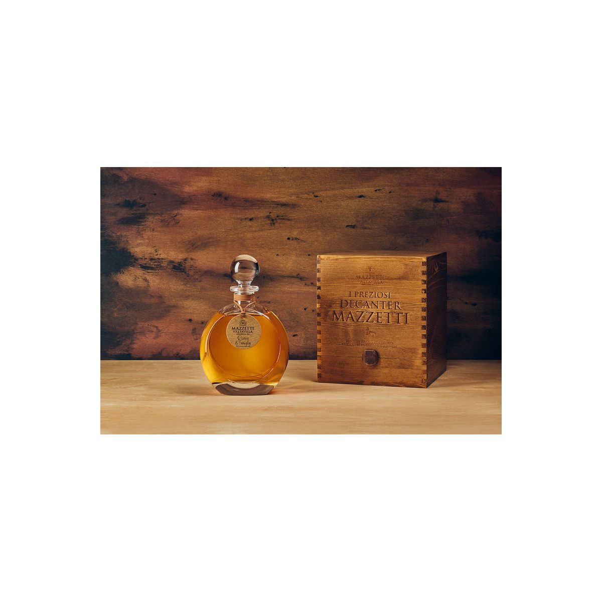 Mazzetti d'Altavilla - Grappa di Moscato Riserva 7 anni Confezione "Spirito di Cristallo" 0,70 lt. + Box Legno - Enoteca Bevi Bene