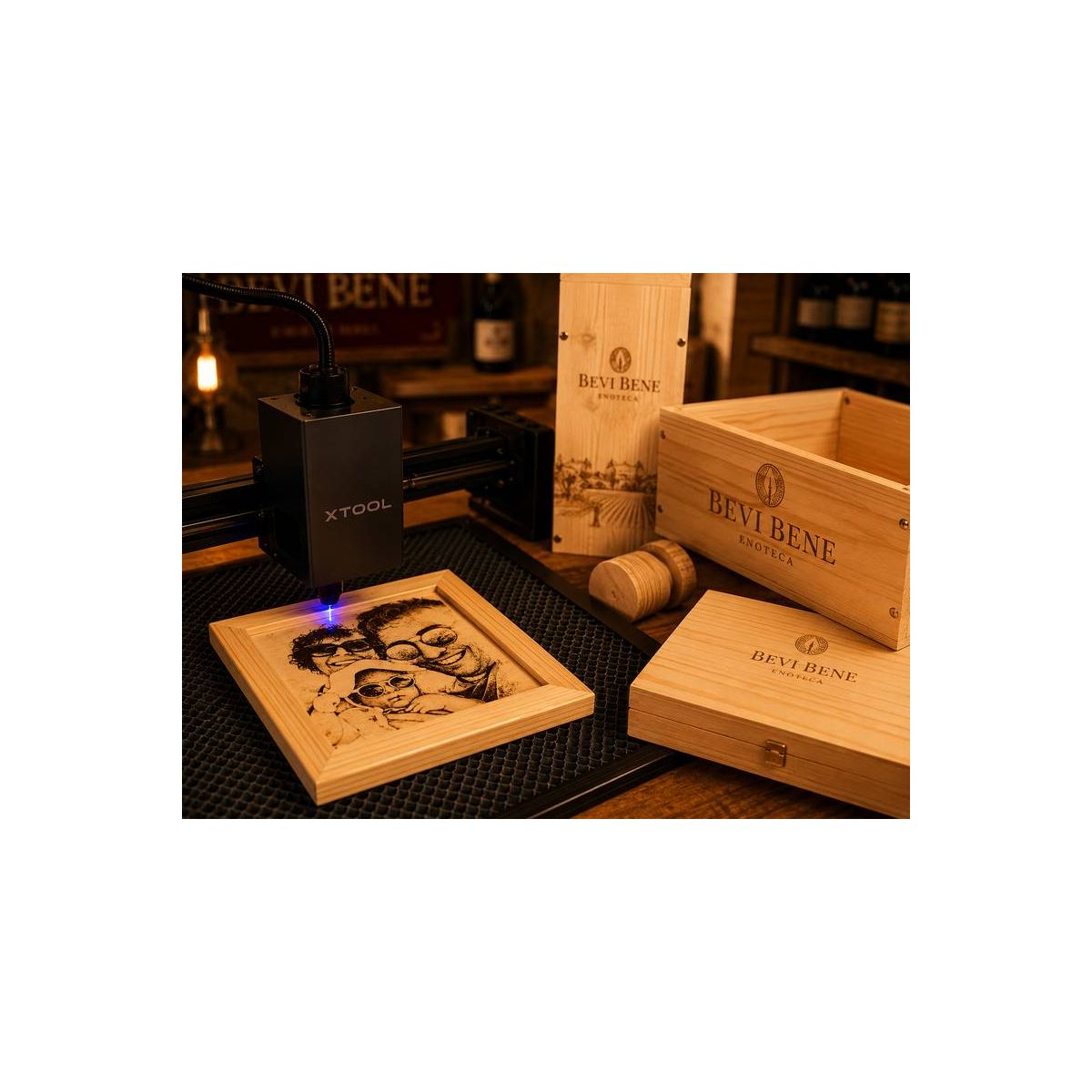 Quadretto Personalizzato in Legno 15x15 cm con Incisione Laser da Foto - Enoteca Bevi Bene